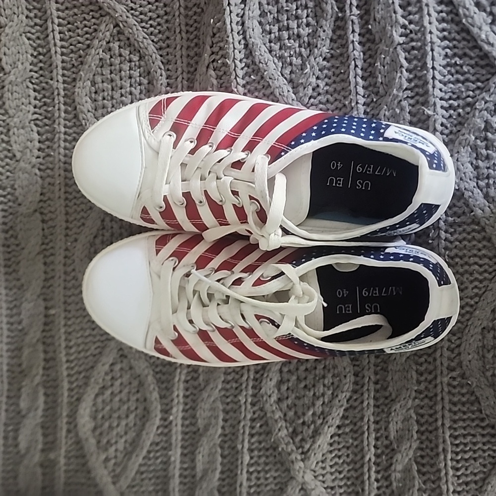 Make America Great Again size 9 sneakers